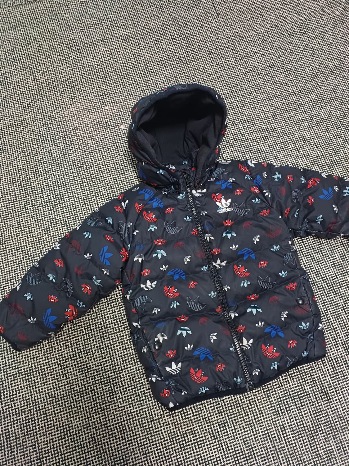 아디다스 오리털 트레포일패턴 패딩(3-4세용)
 상품이미지1