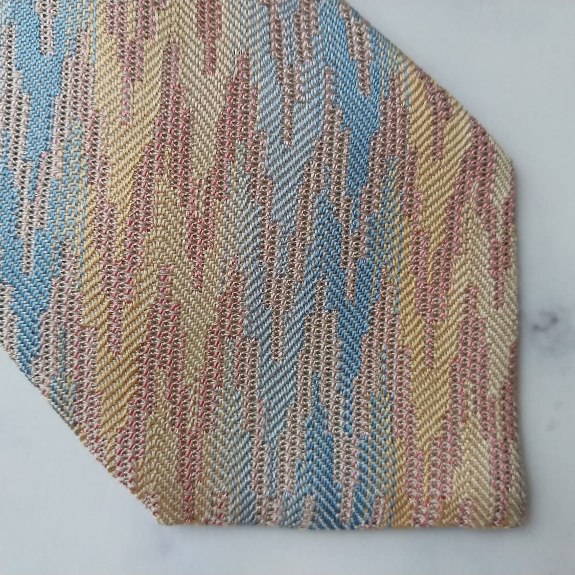 미쏘니 실크 살구톤 지그재그 패턴 넥타이 9.4cm A+등급 K1781
 상품이미지8