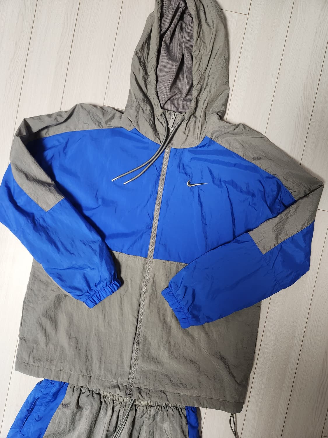 나이키 애슬레틱스 우븐 후드집업 바람막이 상하의 세트 사이즈95 m

여 상품이미지1