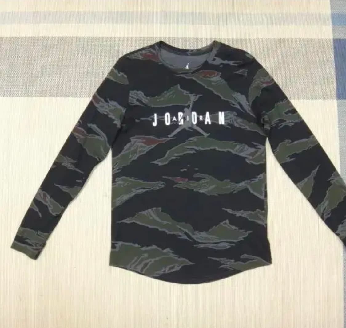 나이키 밀리터리 조던 카모 긴팔 티셔츠 사이즈 100 상품이미지1