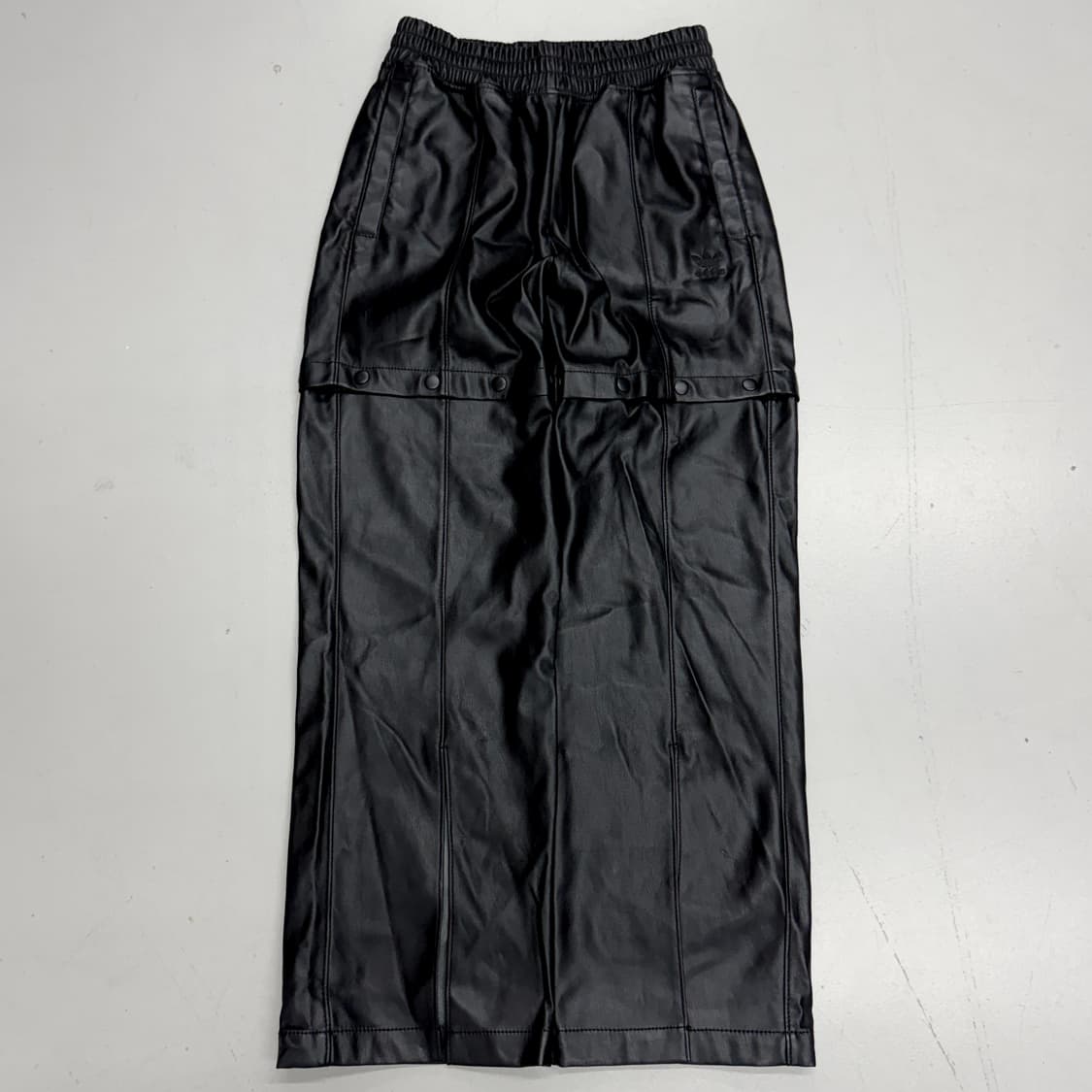 아디다스 레더 코팅 부츠컷 파이어버드 유광 와이드 분리형 트랙팬츠 상품이미지2