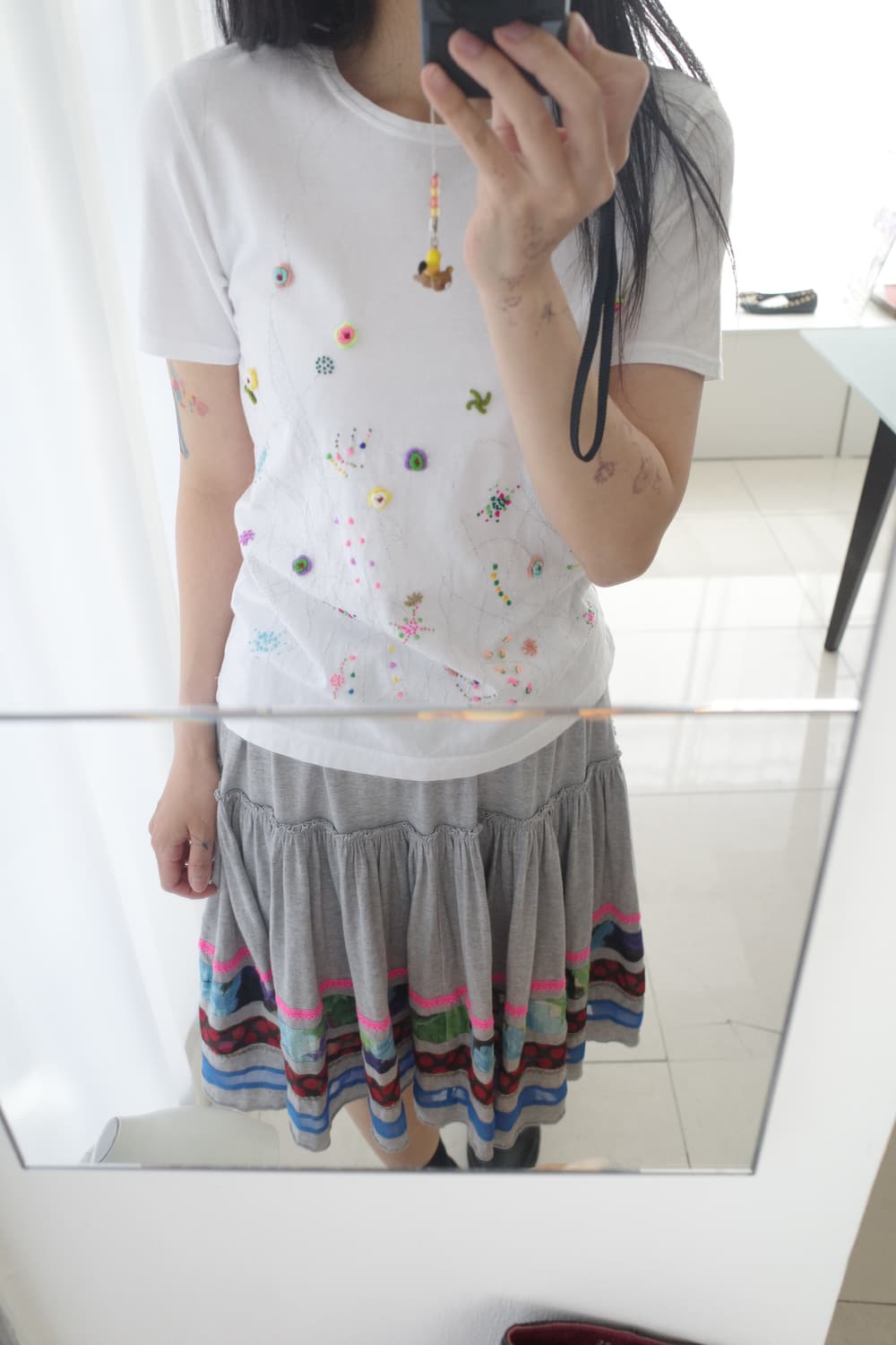 Beads flower appliqué t-shirt 상품이미지4