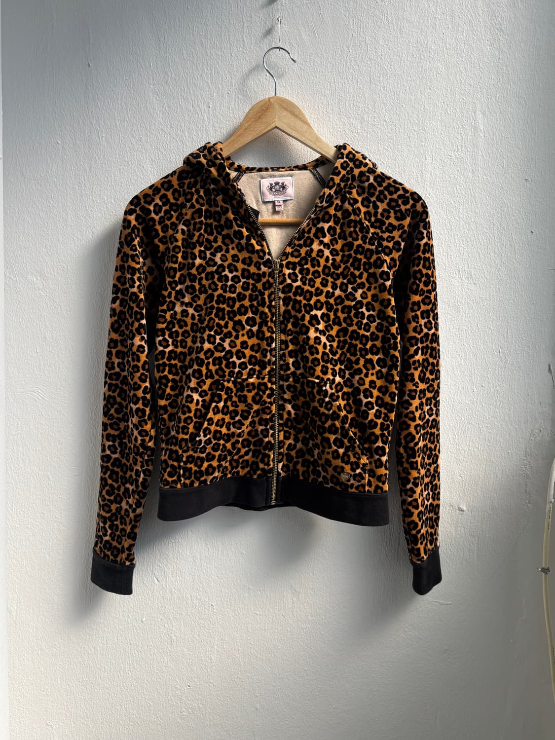 Juicy Couture Leopard Velvet Hood Zip-Up 상품이미지4