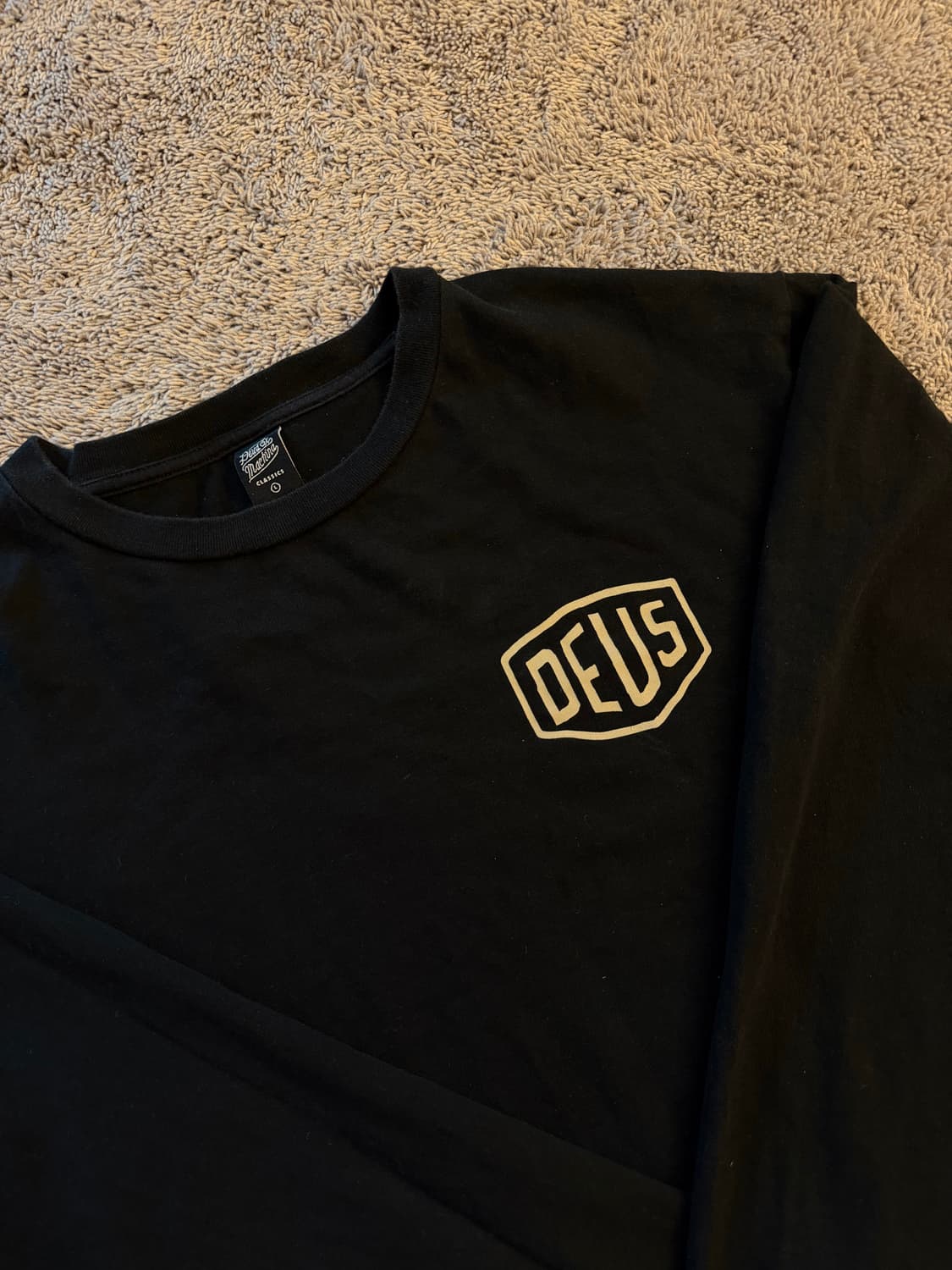 데우스 엑스 마키나 서울 롱슬리브 상품이미지2