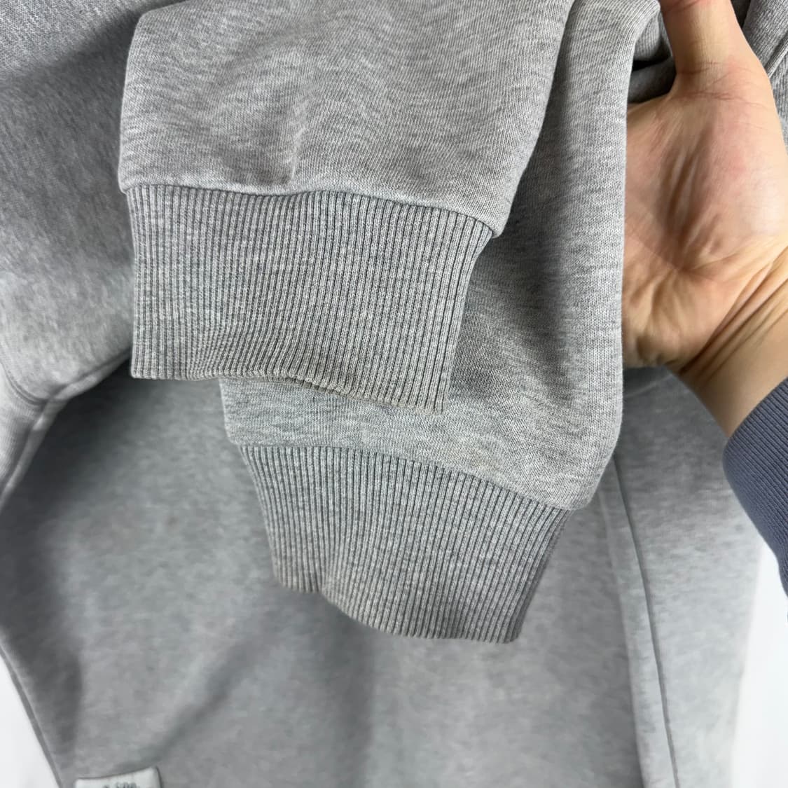  (무료배송)100) 르꼬끄 자수로고 맨투맨 그레이 상품이미지5