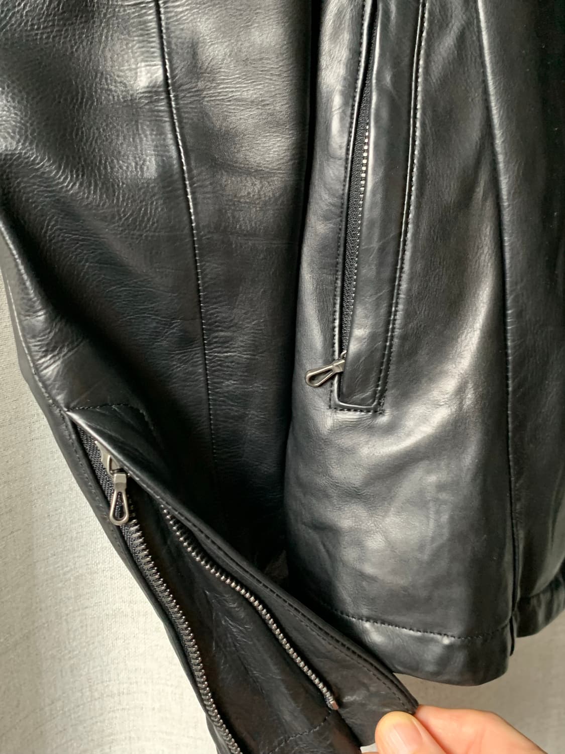 Julius 16fw 슬래쉬 하이넥 레더자켓 상품이미지5