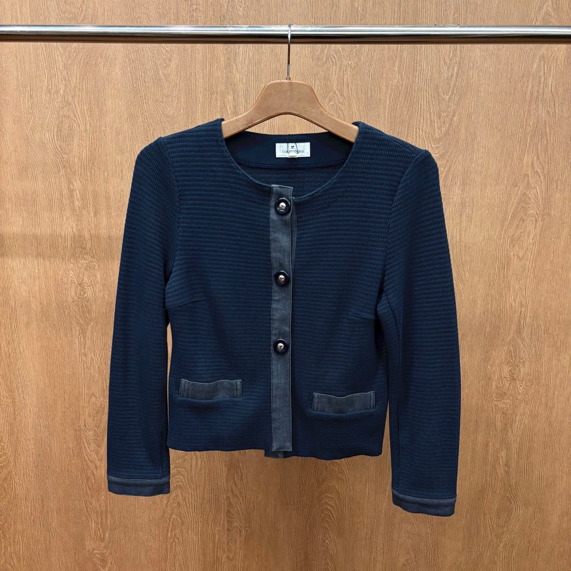 꾸레쥬 라운드넥 니트 가디건 코튼 배색 플래킷 디테일 레귤러핏 블루 상품이미지2