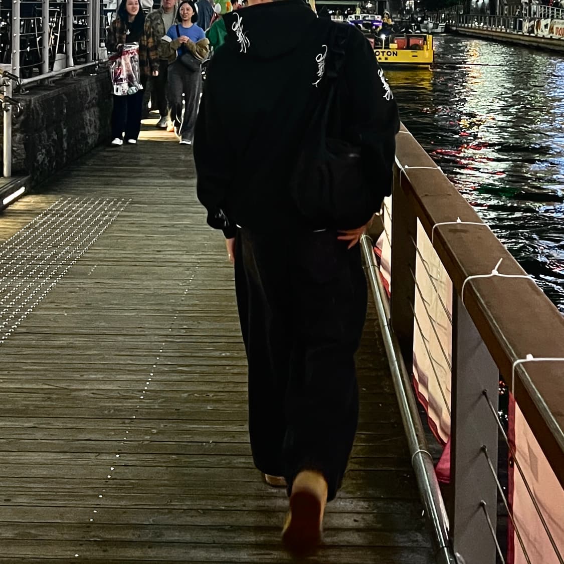 슈프림 태그 후드 스웨트셔츠 블랙 - 24SS 상품이미지3