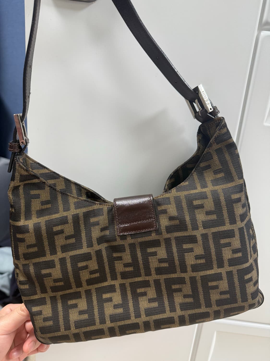 펜디 주카 호보백 숄더백 상품이미지2