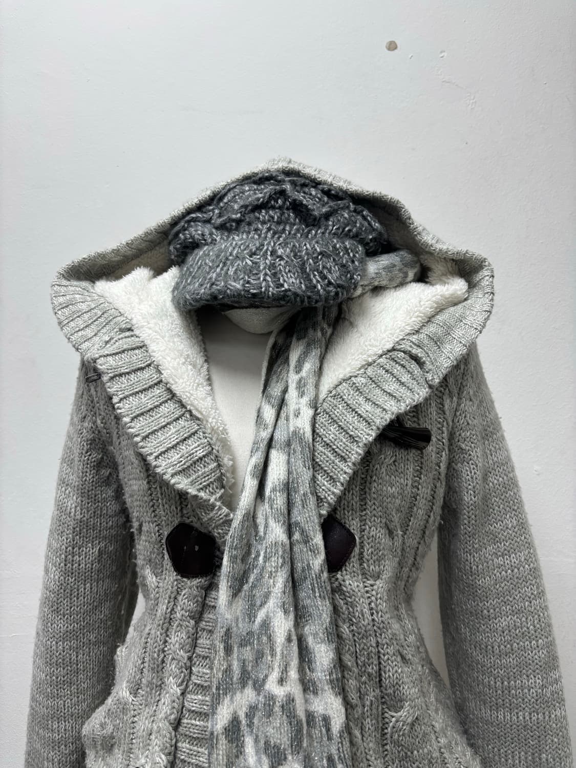 [Colza] Y2K White Fur Knit Hoodie Grey C 상품이미지3