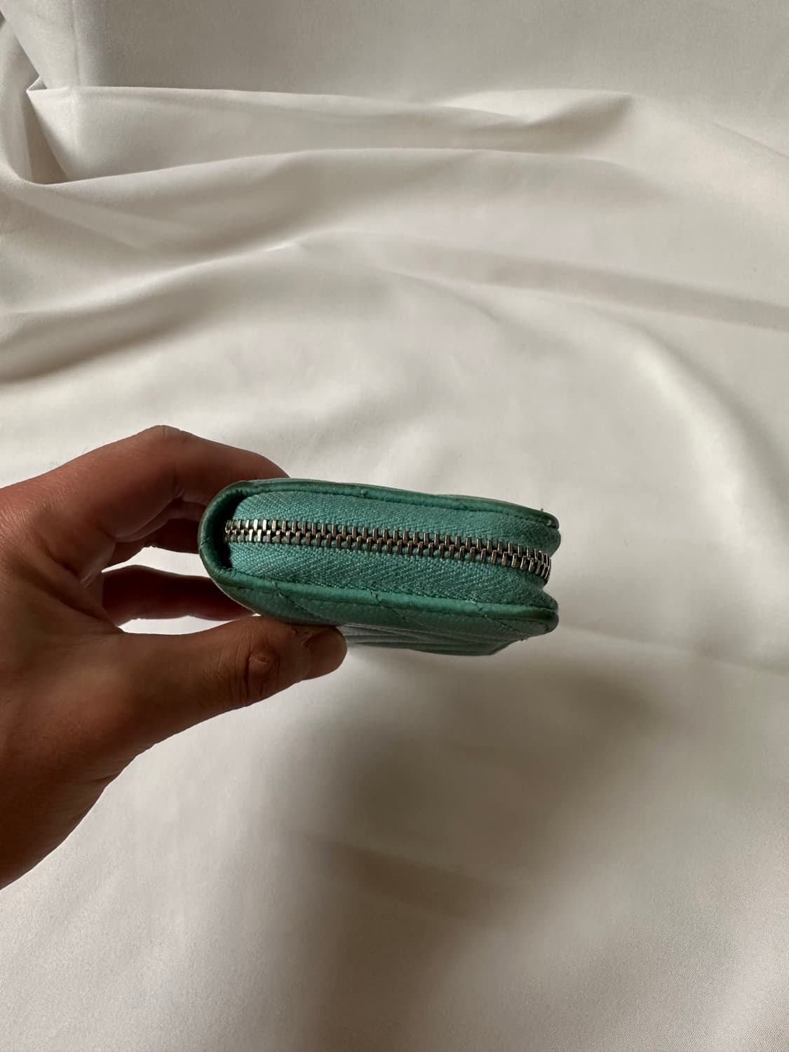 샤넬 여성 캐비어 지퍼돌이 카드지갑 스카이블루 금장 상품이미지7