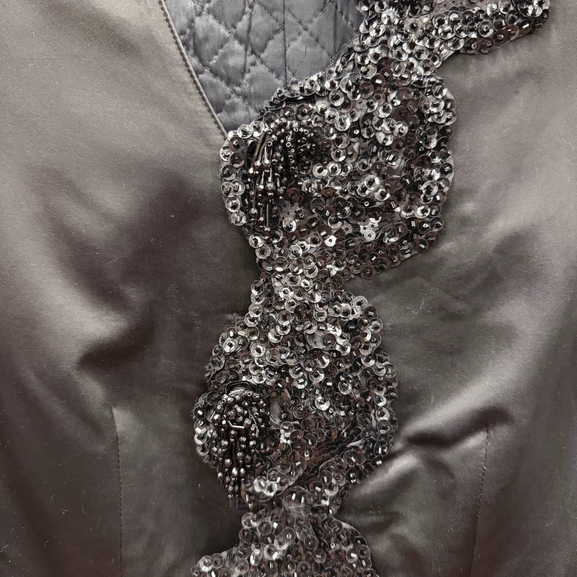 엠포리오 아르마니 클래식 자켓 비즈 스팽글 장식 디테일 블랙 상품이미지6