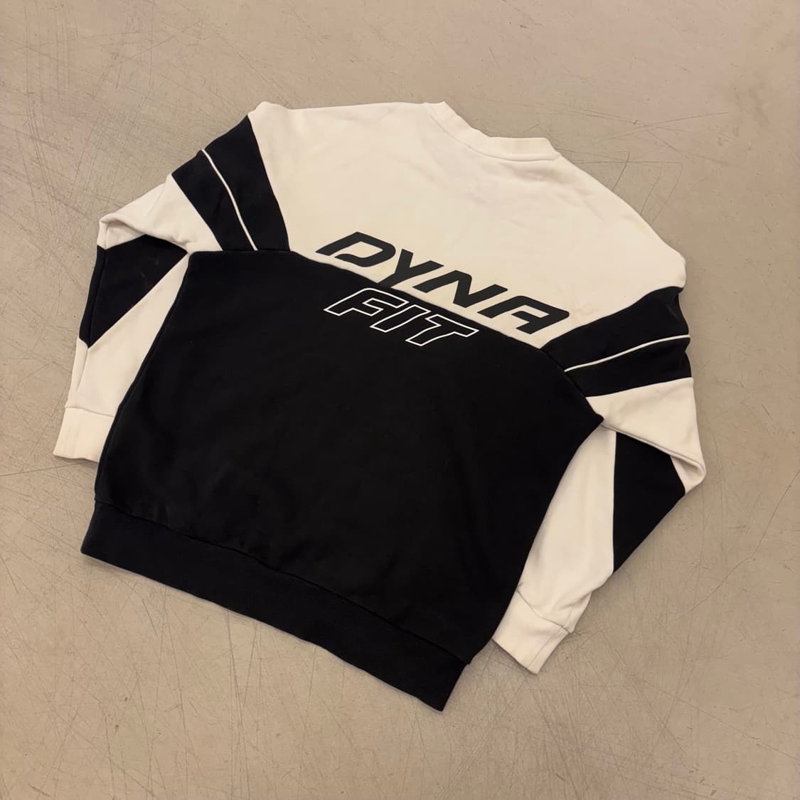 다이나핏 빅로고 투톤 맨투맨 상품이미지3