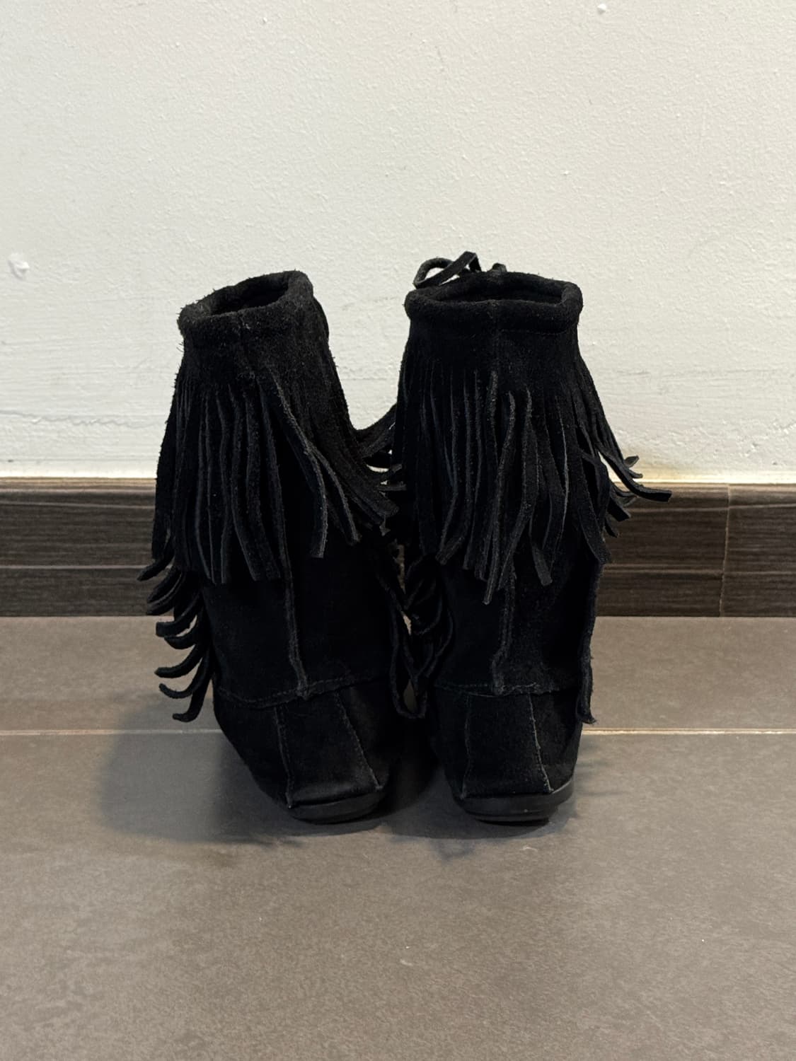 minnetonka 미네통카 프린지 부츠 (블랙) 37 상품이미지9