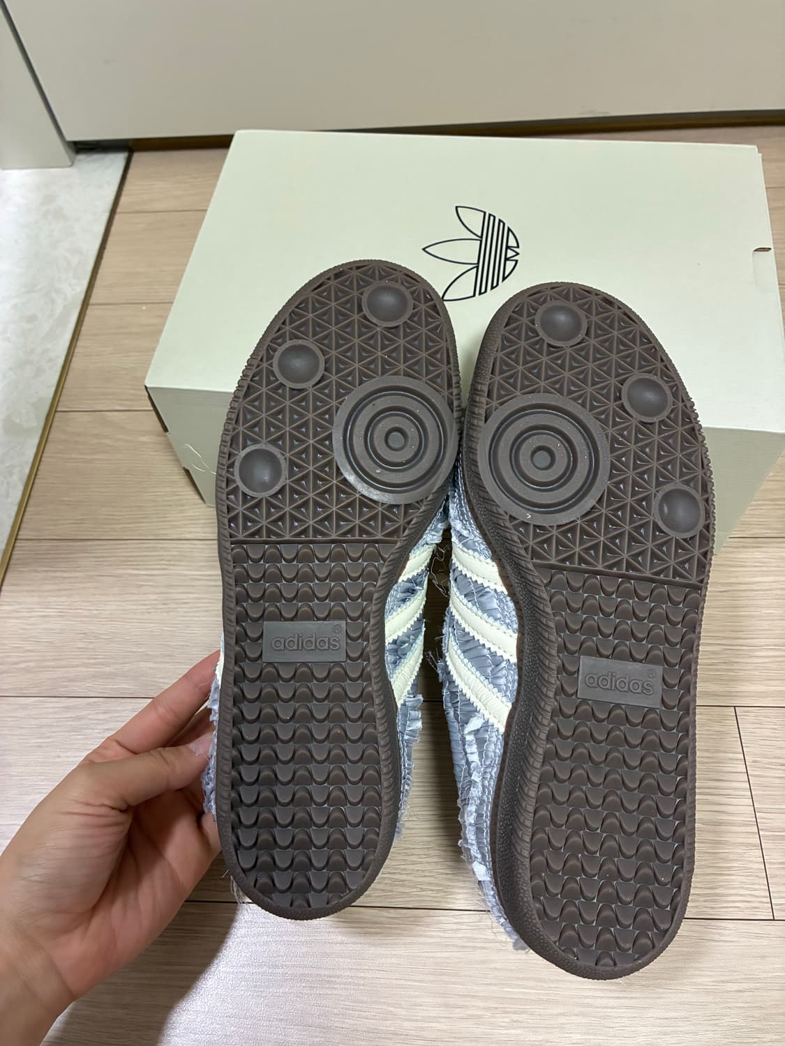 아디다스 삼바 OG 캐롤라인 후 콜라보  상품이미지6