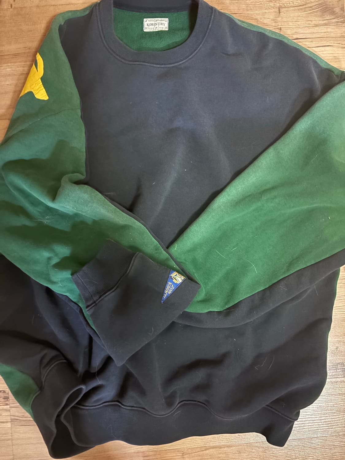 케피탈 투톤 플리스 스웨트셔츠 상품이미지2