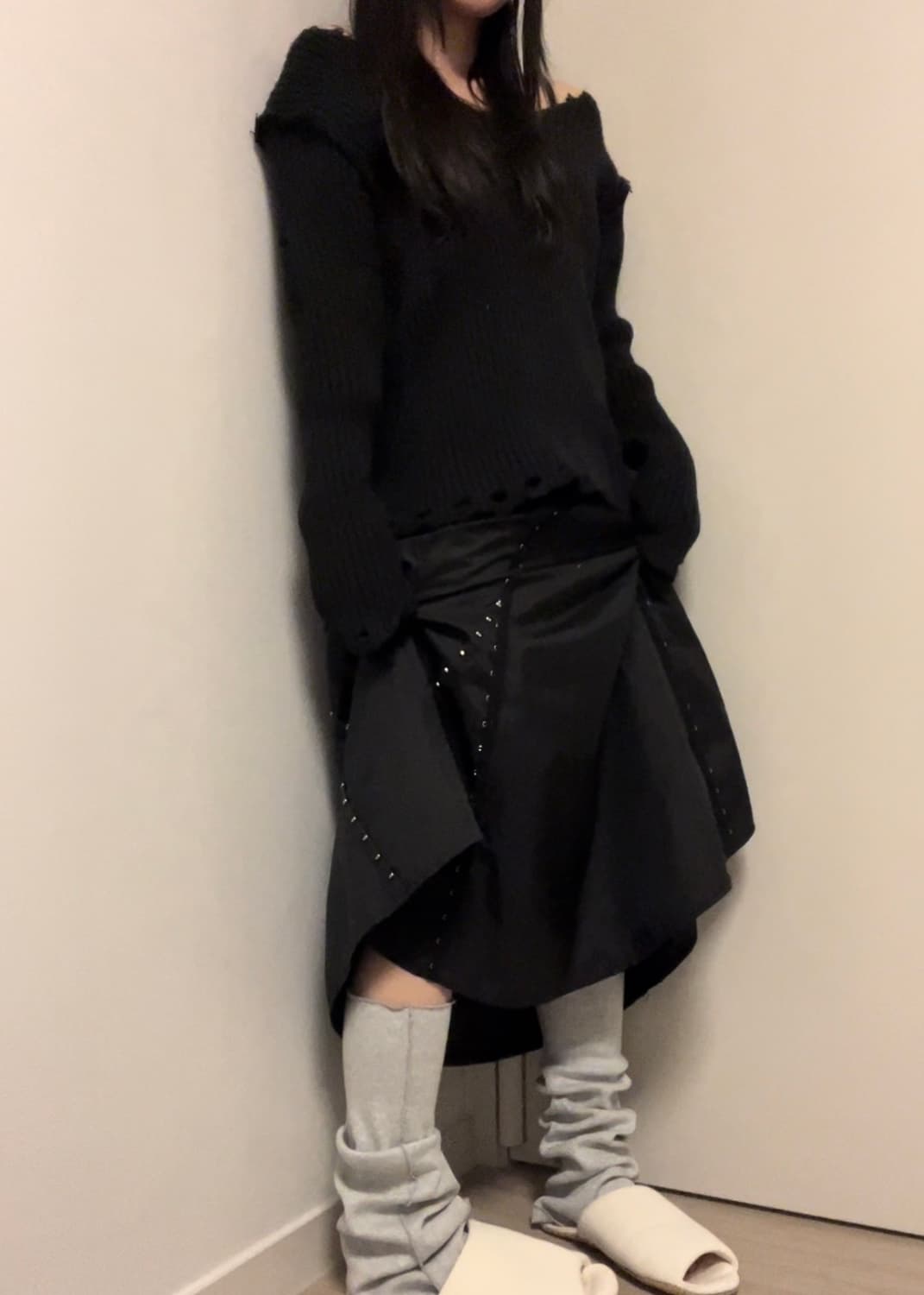 V neck black grunge knit 상품이미지5