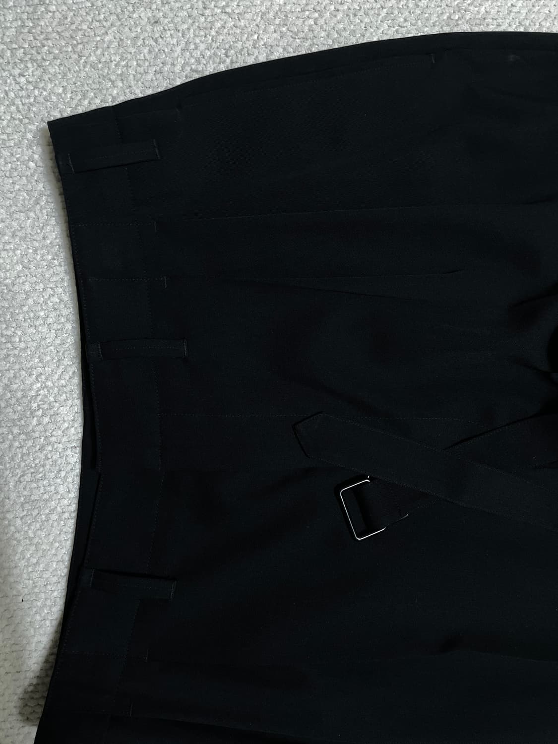 [48] 르메르 19fw 벨티드 플리츠 팬츠 블랙 상품이미지4