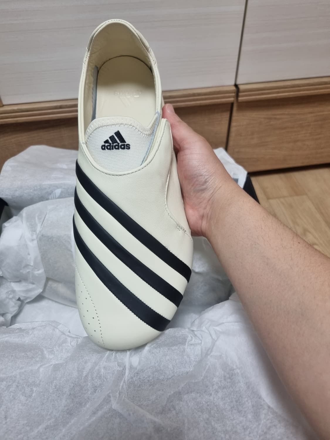 아디다스 x 퍼렐 윌리엄스 버지니아 바리오 플랫 어서 290 상품이미지5