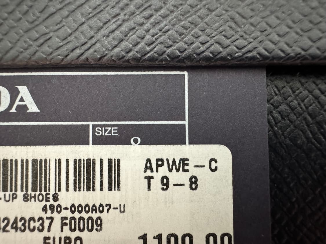 [UK 8] 프라다 브러시드 레더 패널 청키 스니커즈 화이트 상품이미지10