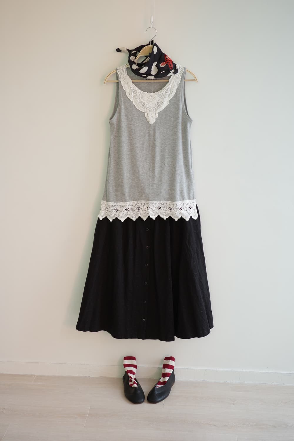 LEPSIM 
• 그레이 자수 슬리브리스 상품이미지2