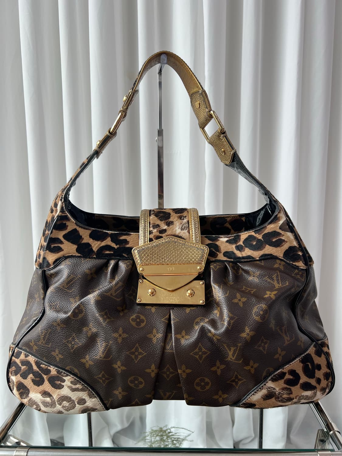 루이비통 SS06 리미티드 에디션 레오파드 폴리 포니 헤어 숄더백 상품이미지2
