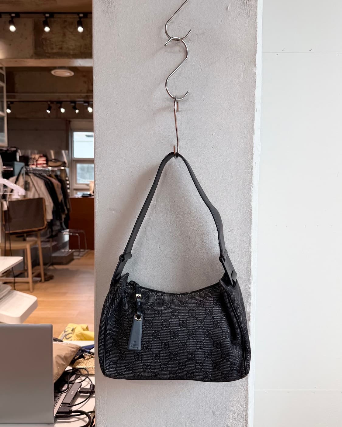 구찌 블랙 캔버스 GG 숄더백  상품이미지2