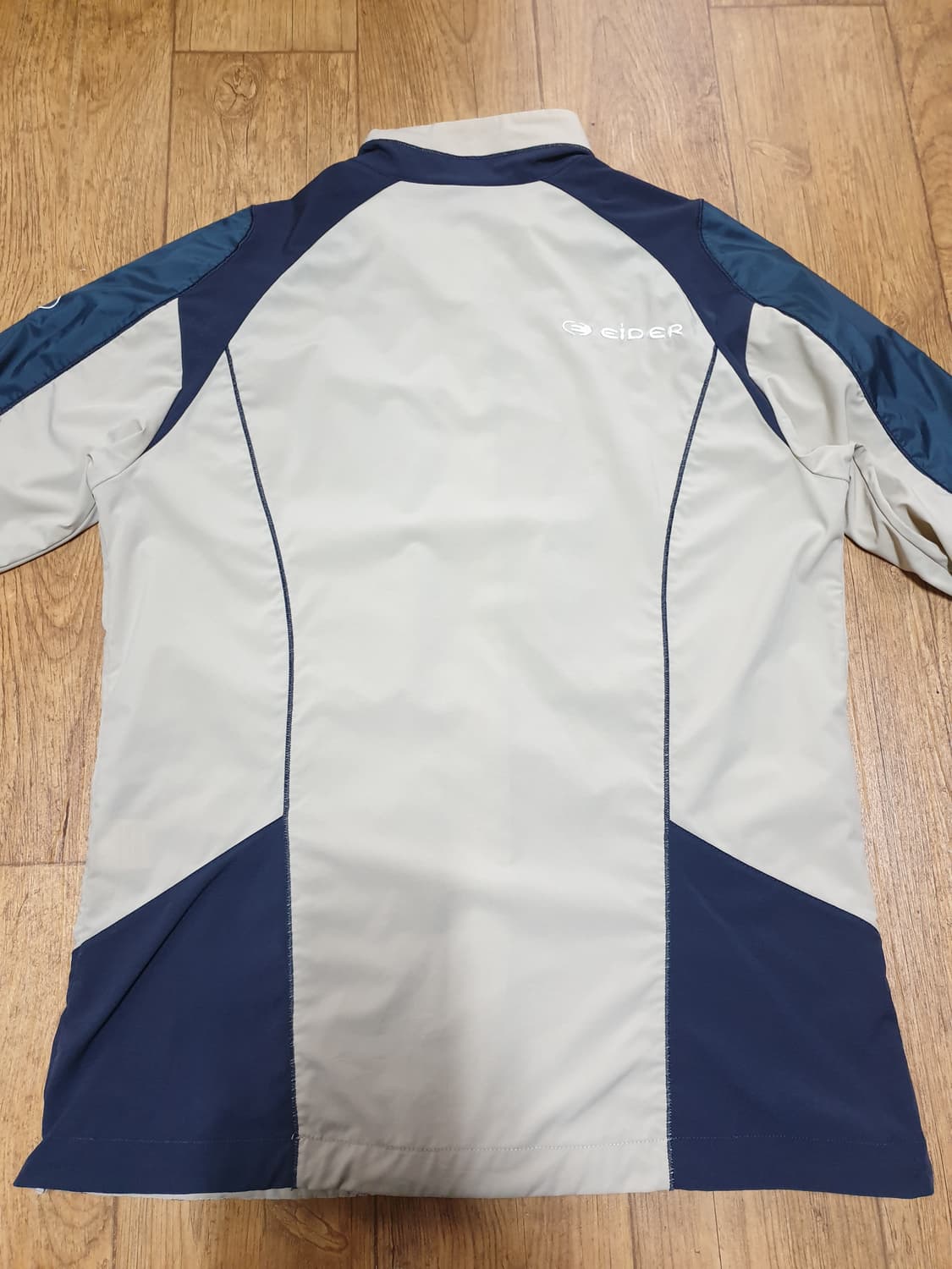 1014 아이더 아웃도어 바람막이 95 사이즈입니다 상품이미지5