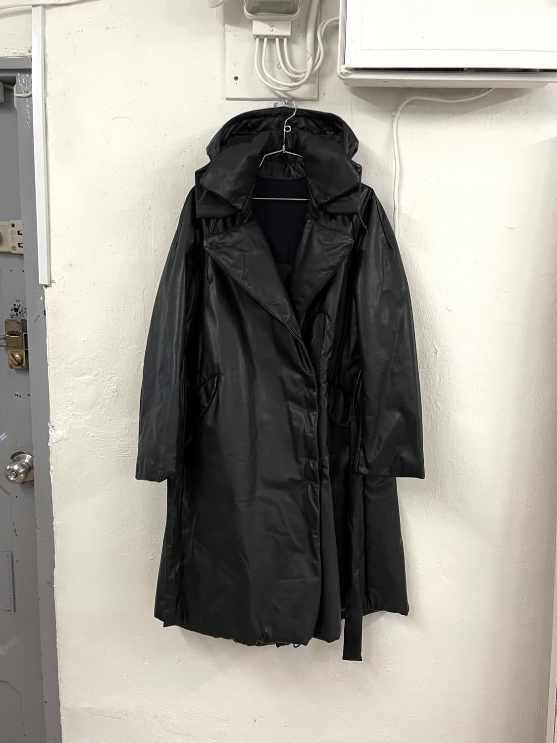 아이작 세럼 카프스킨 레더 패딩 코트 상품이미지1