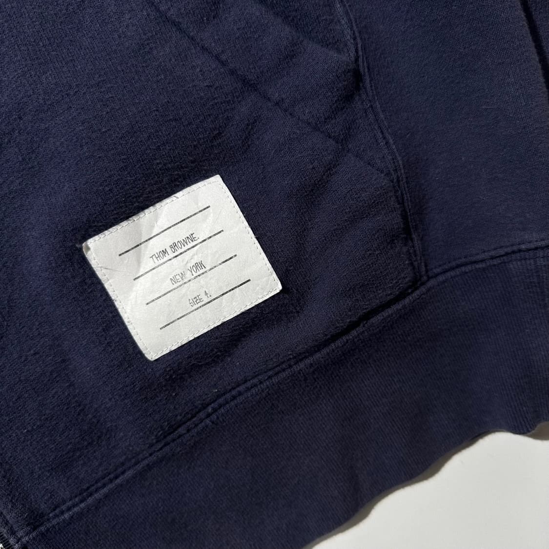 톰브라운 사선 완장 후드집업 상품이미지7