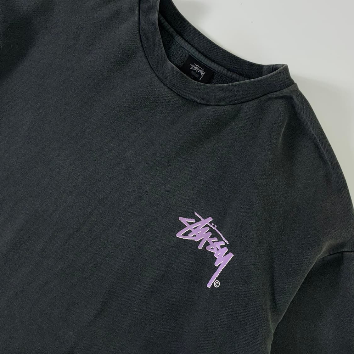 Stussy  스투시 코튼 퍼플로고 차콜 맨투맨 상품이미지3