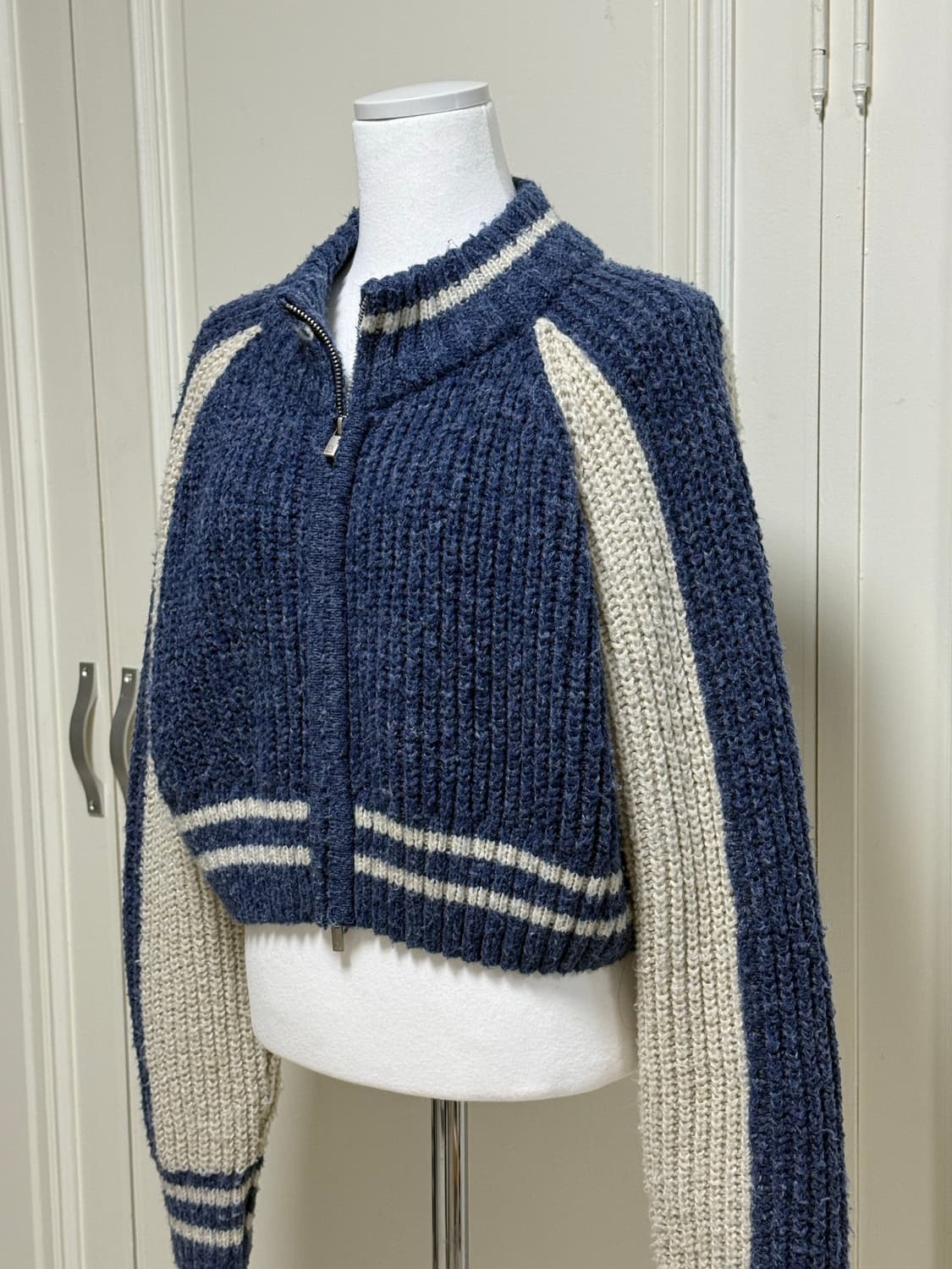 어반드레스 나그랑배색 니트집업 상품이미지5