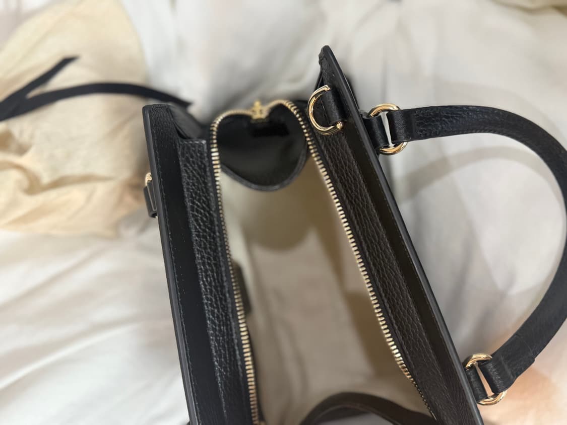 구찌 소호 스몰 레더 토트백 블랙  상품이미지3