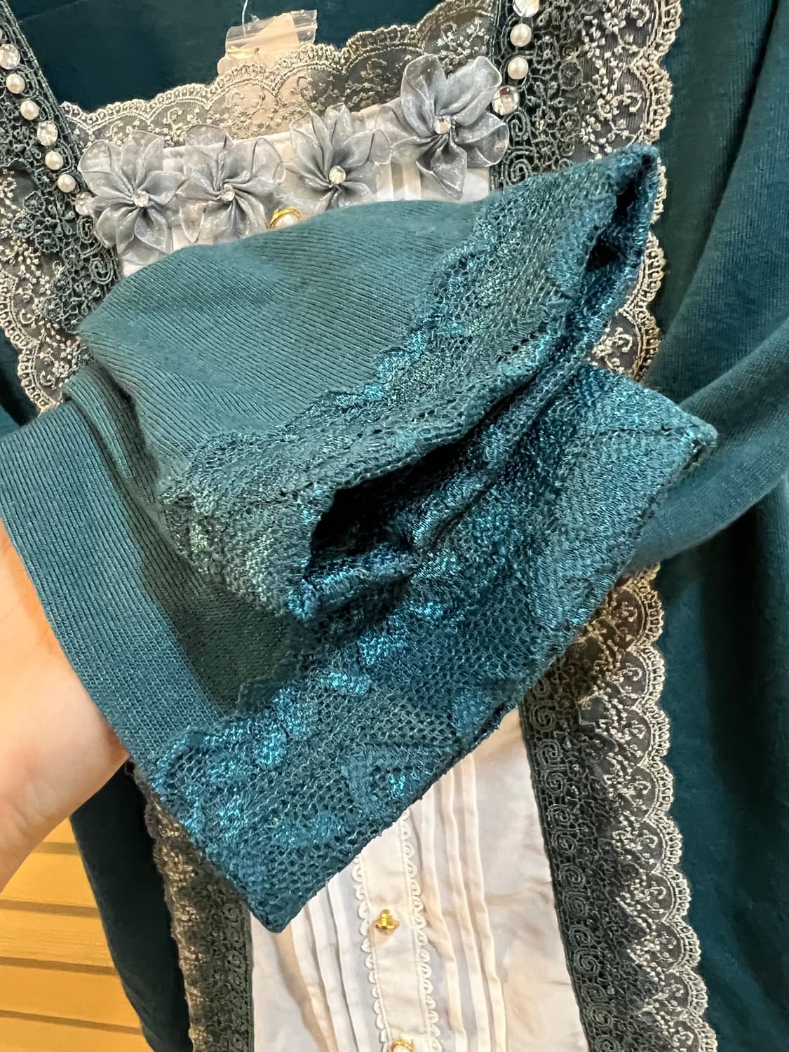 엑시즈팜 AXES femme 여성 그린 진주버튼블라우스 상품이미지4