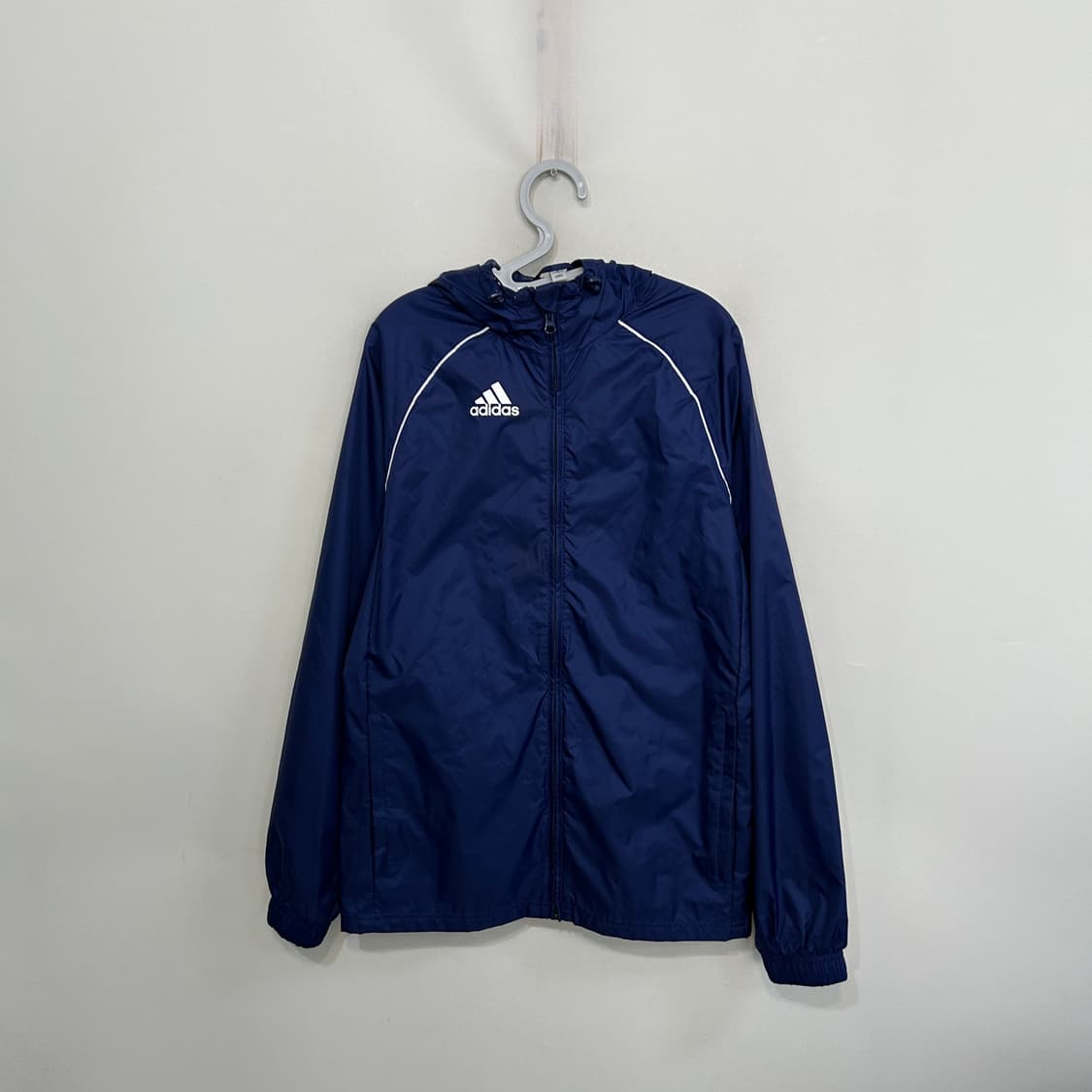 아디다스 코어18 바람막이 상품이미지1