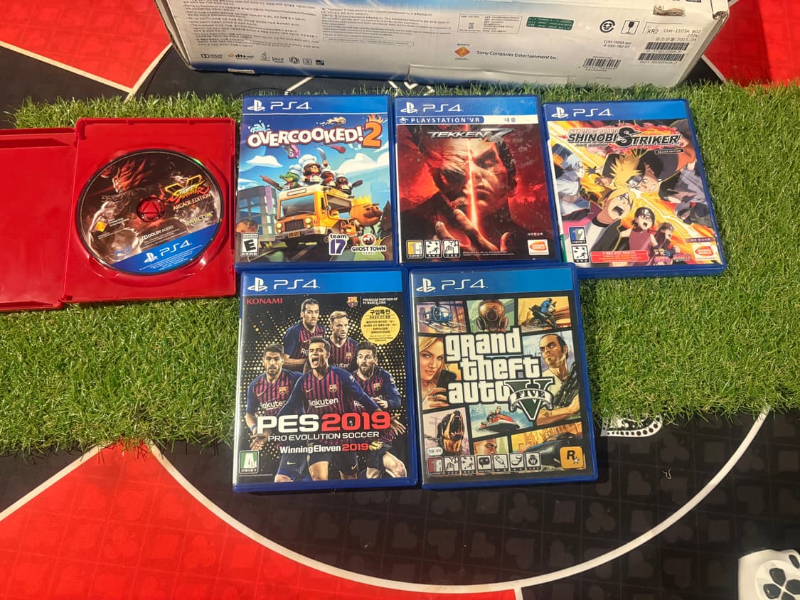 [중고] 플레이스테이션 4 + 각종 부자재 및 타이틀 상품이미지8