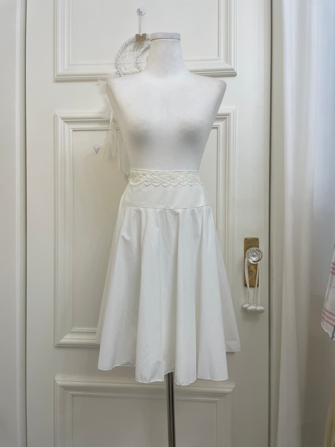 white waist lace point flare midi skirt 상품이미지1