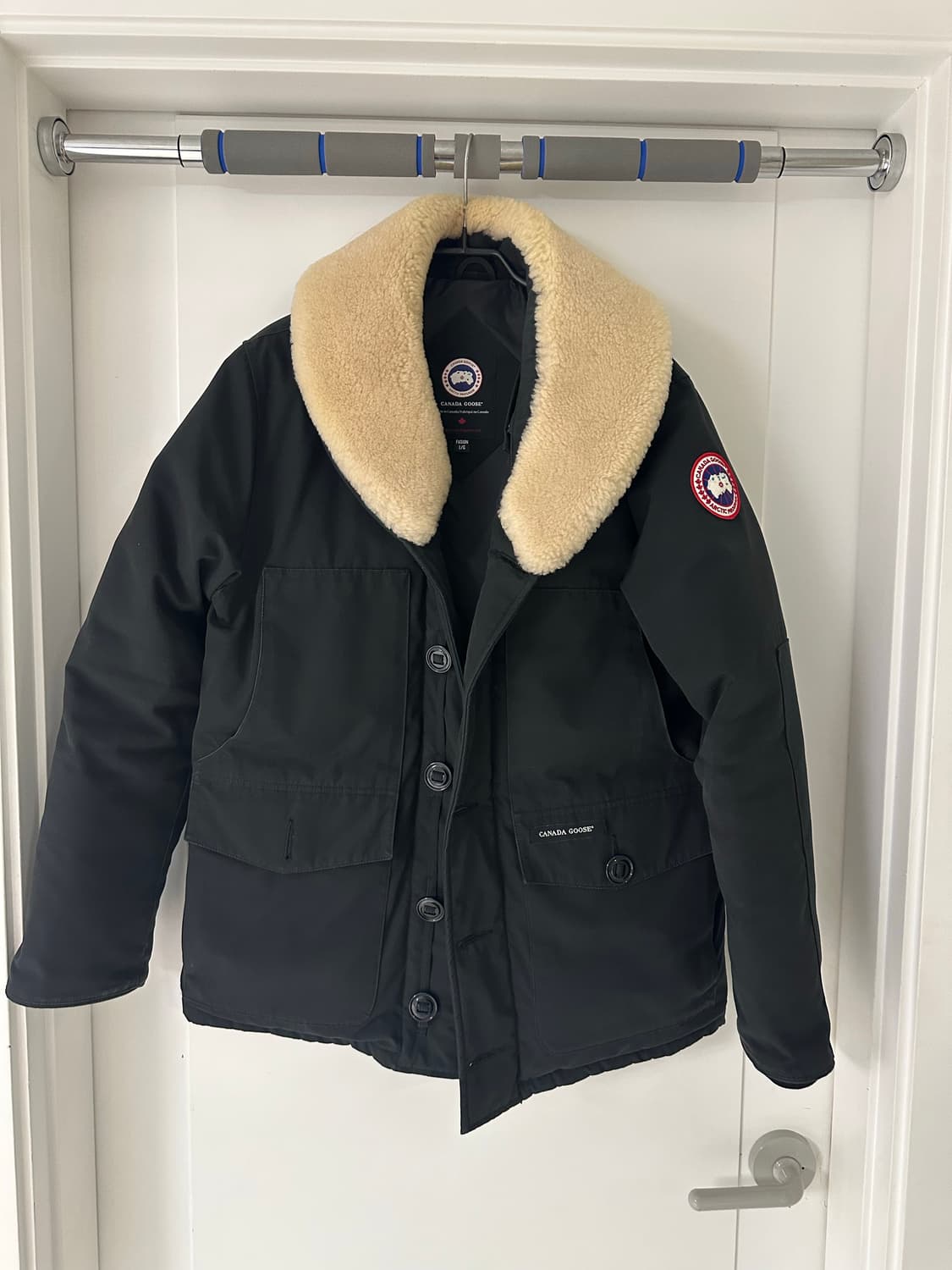 캐나다구스 매키너 블랙 색상 L사이즈 상품이미지1