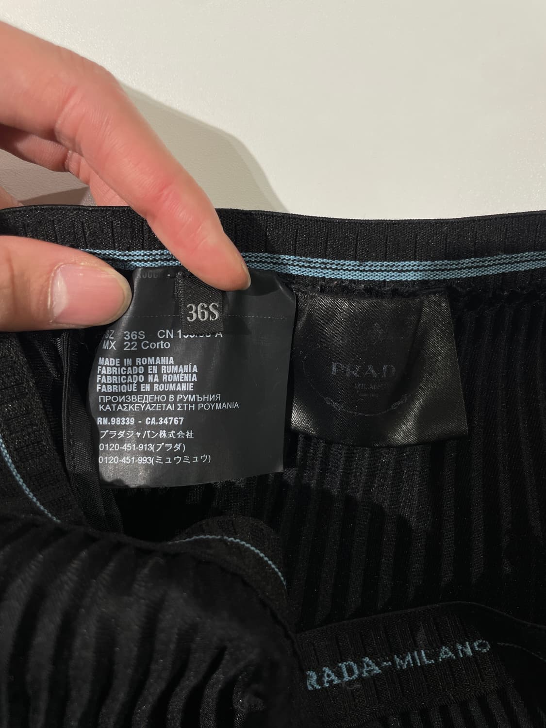 프라다 블랙 클래식 플레어 플리츠 롱 스커트 상품이미지8