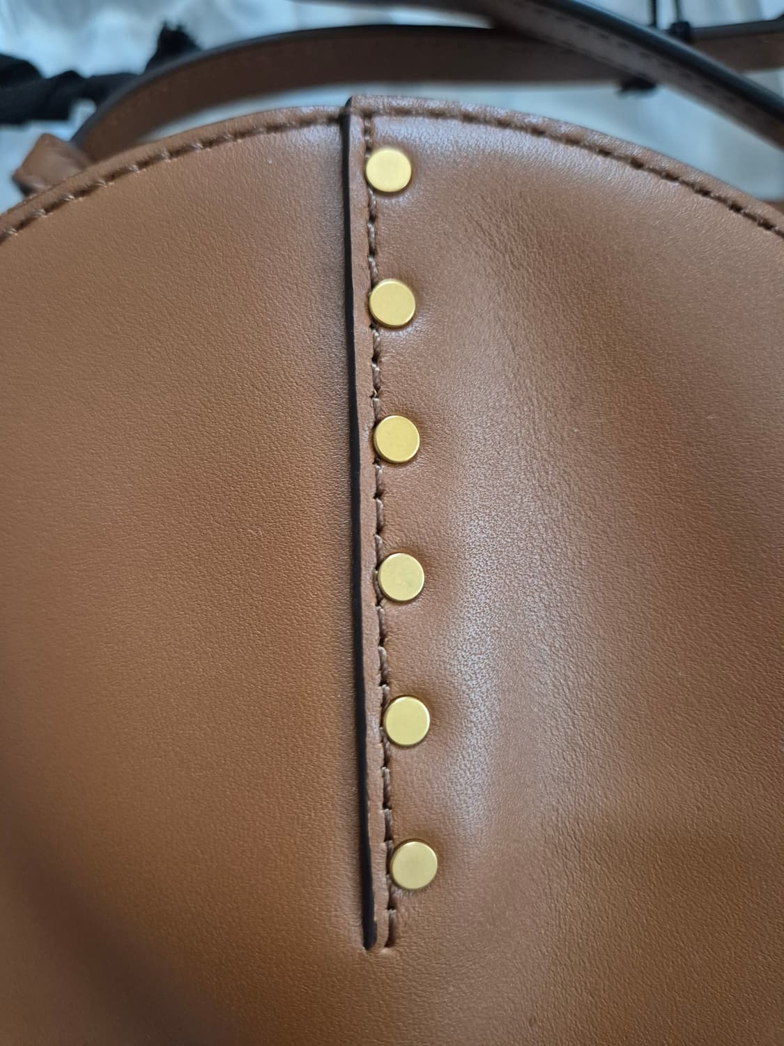 (새상품) 산드로 염소가죽 크로스백 상품이미지3