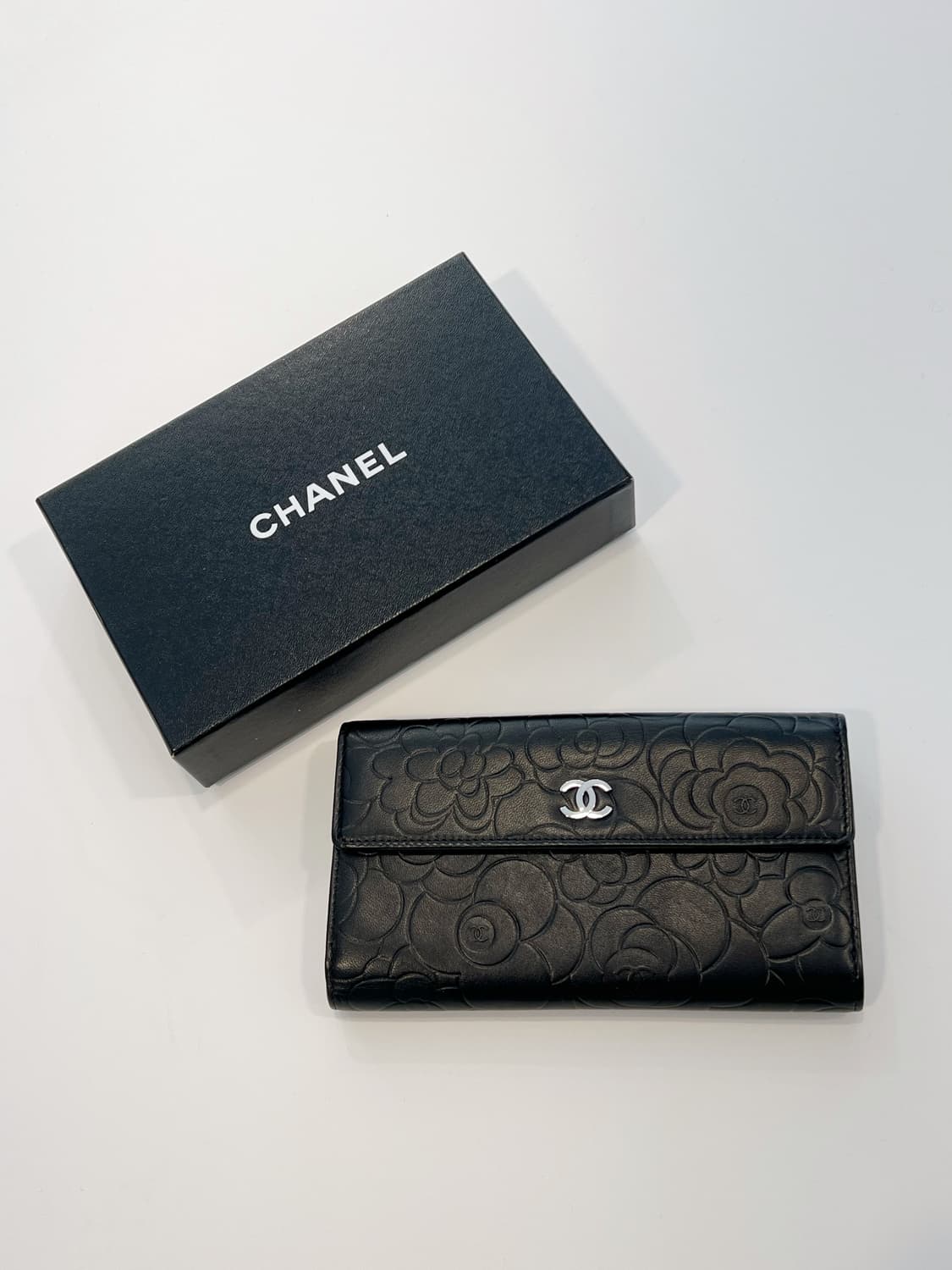 Chanel 샤넬 까멜리아 장지갑 상품이미지1