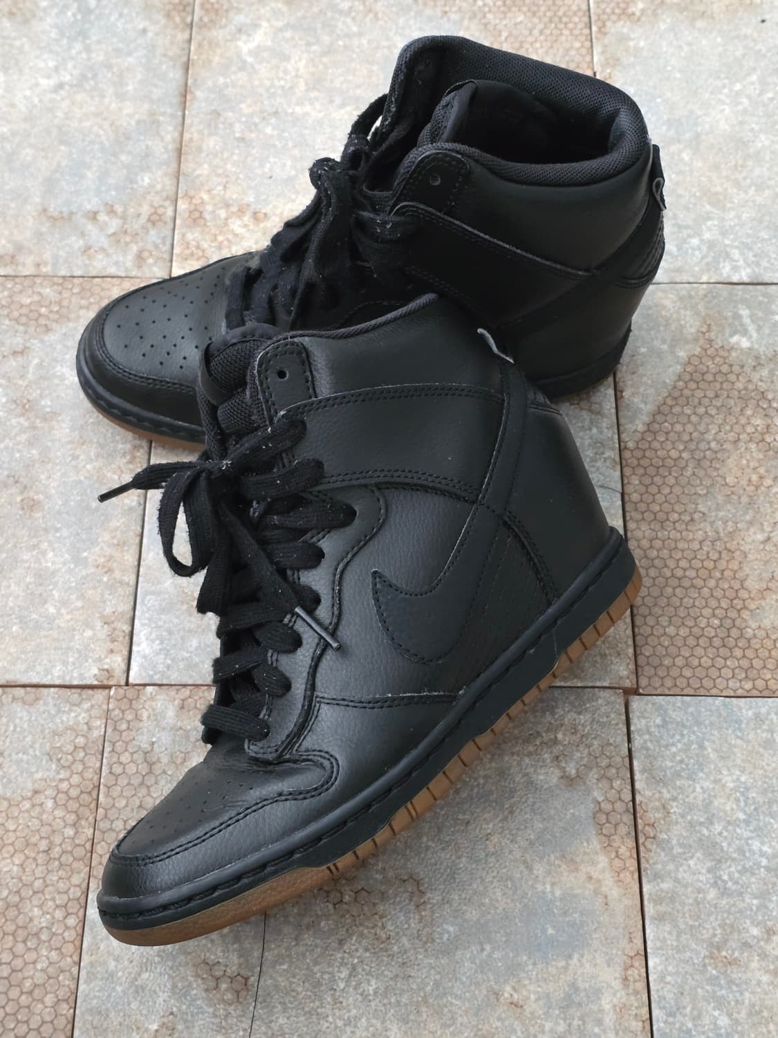 (225)나이키 덩크 스카이 하이 에센셜 블랙 검 상품이미지3