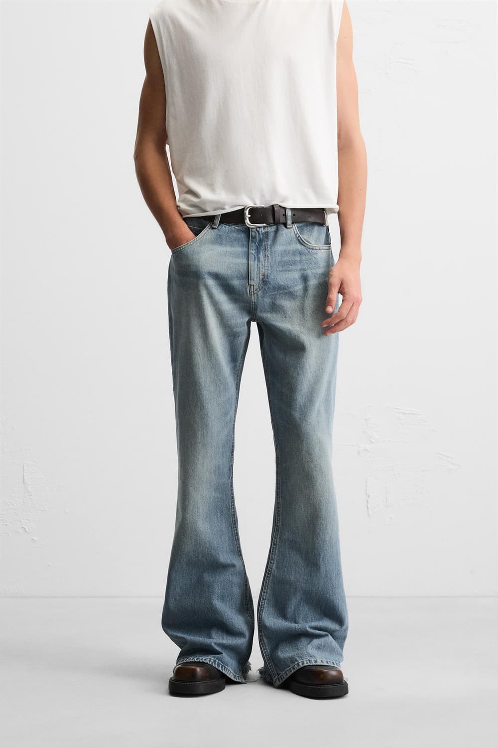자라 JEANS FLARE FIT 부츠컷 플레어진 라이트 블루 상품이미지1