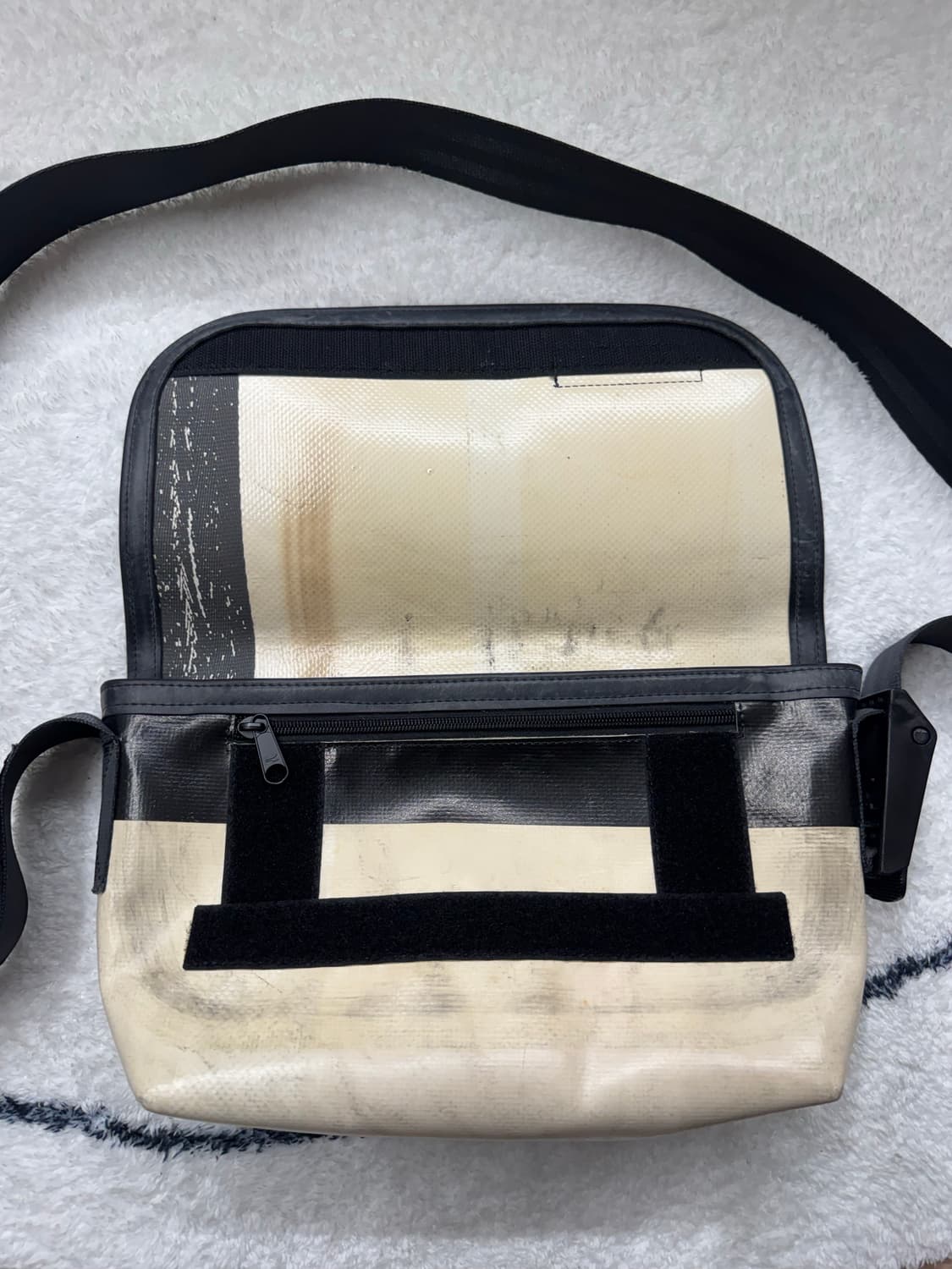 프라이탁 F41 하와이파이브오 흰검 상품이미지2