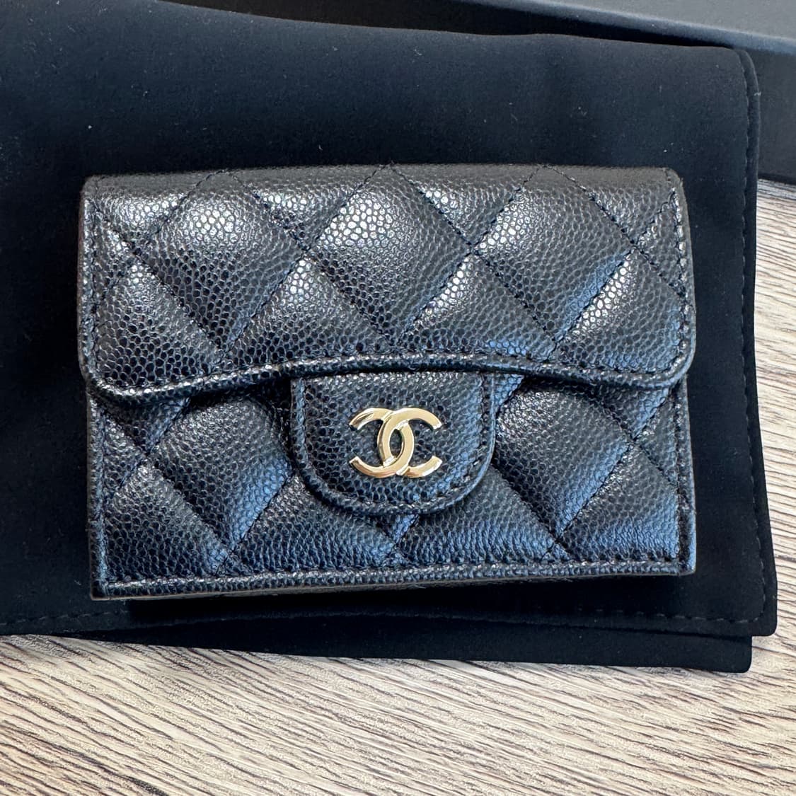 샤넬 클래식 캐비어 3단지갑 금장 블랙 새제품 AP0230 상품이미지2