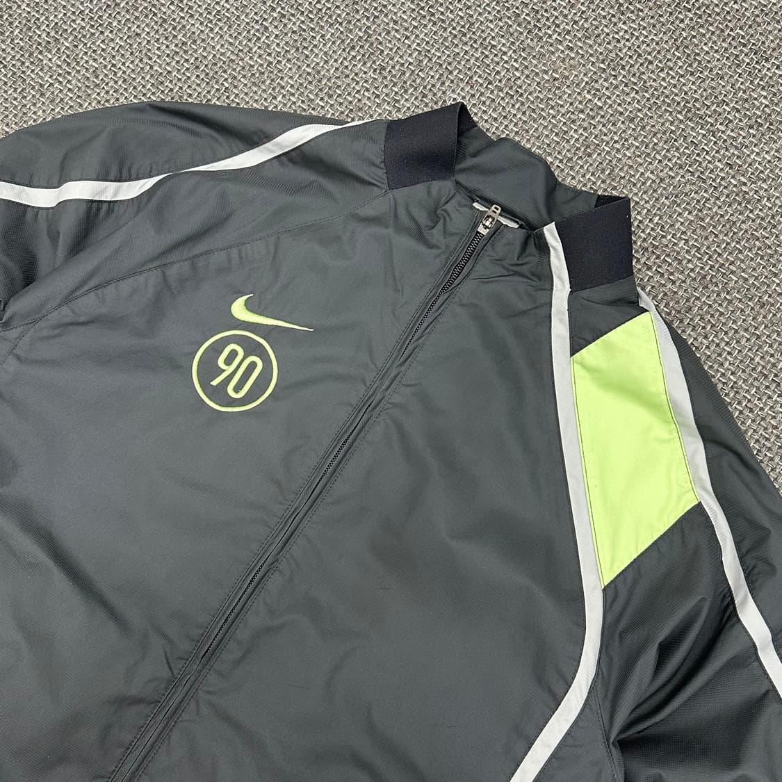 나이키 00s 올드스쿨 토탈90 바람막이 우먼L 상품이미지4
