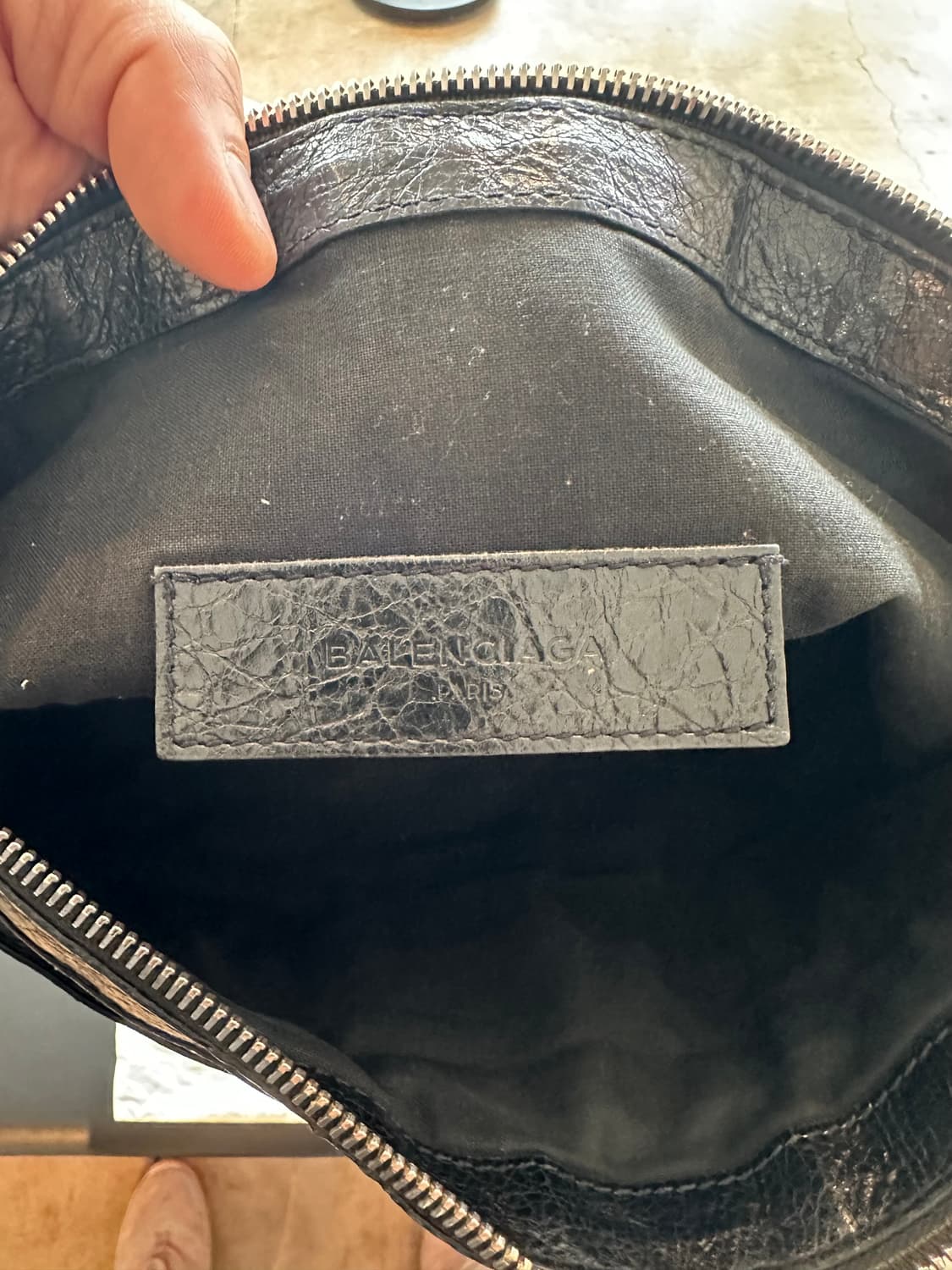 발렌시아가 모터 시티 클래식 클립 레더 클러치 미듐사이즈 상품이미지2