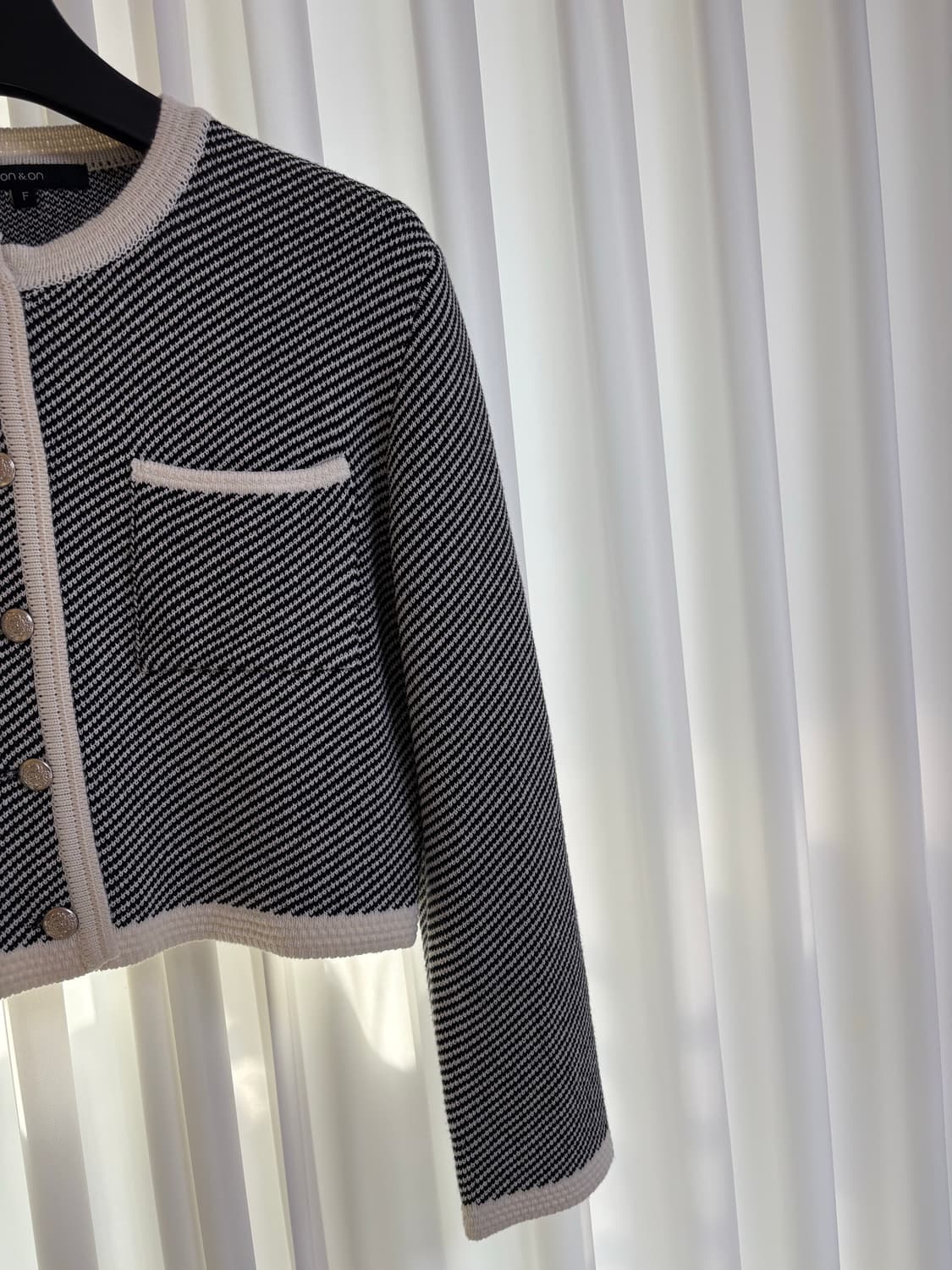 온앤온 diagonal striped cardigan - black 상품이미지5