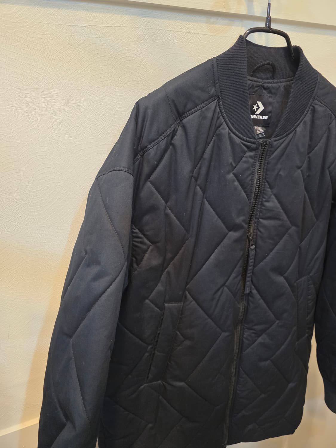 컨버스 퀼팅 블랙 봄버 자켓 상품이미지3