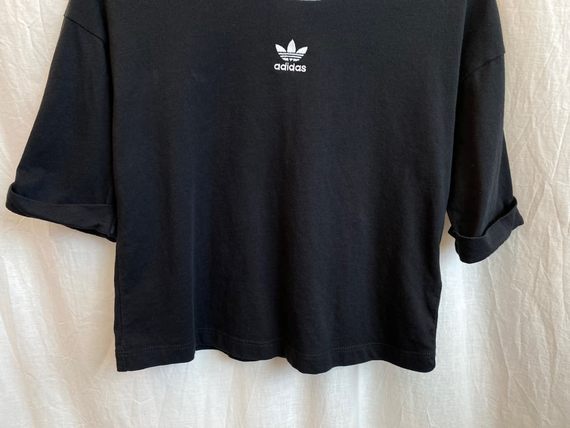 ADIDAS 블랙 크롭 반팔티셔츠(M) 상품이미지4